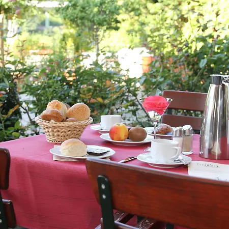 Elbhotel 3*