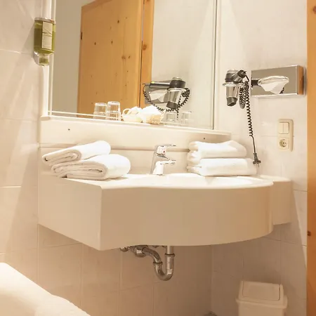 Elbhotel 3*