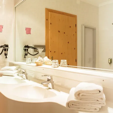 Elbhotel Hotel 3*