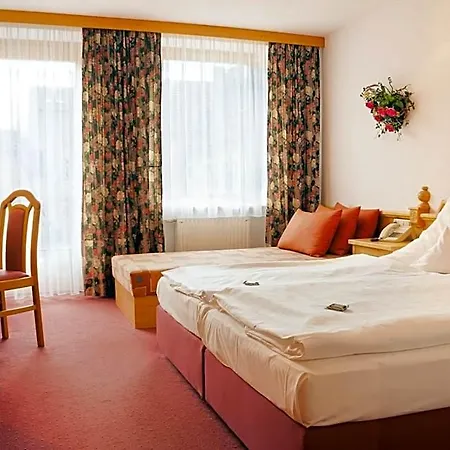 Elbhotel 3*