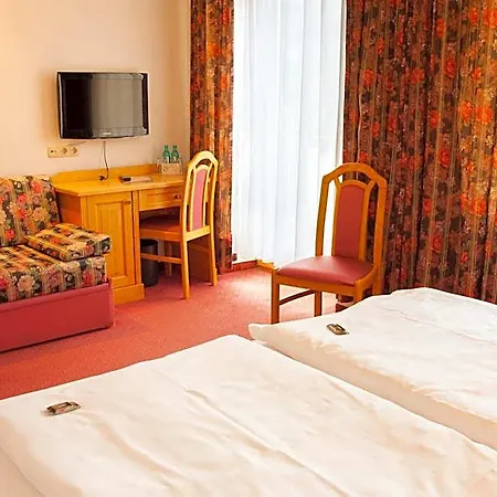 Elbhotel Hotel 3*